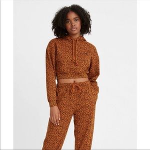 Brand new with tags Women’s Levi’s cropped fleece hoodie in tan leopard
